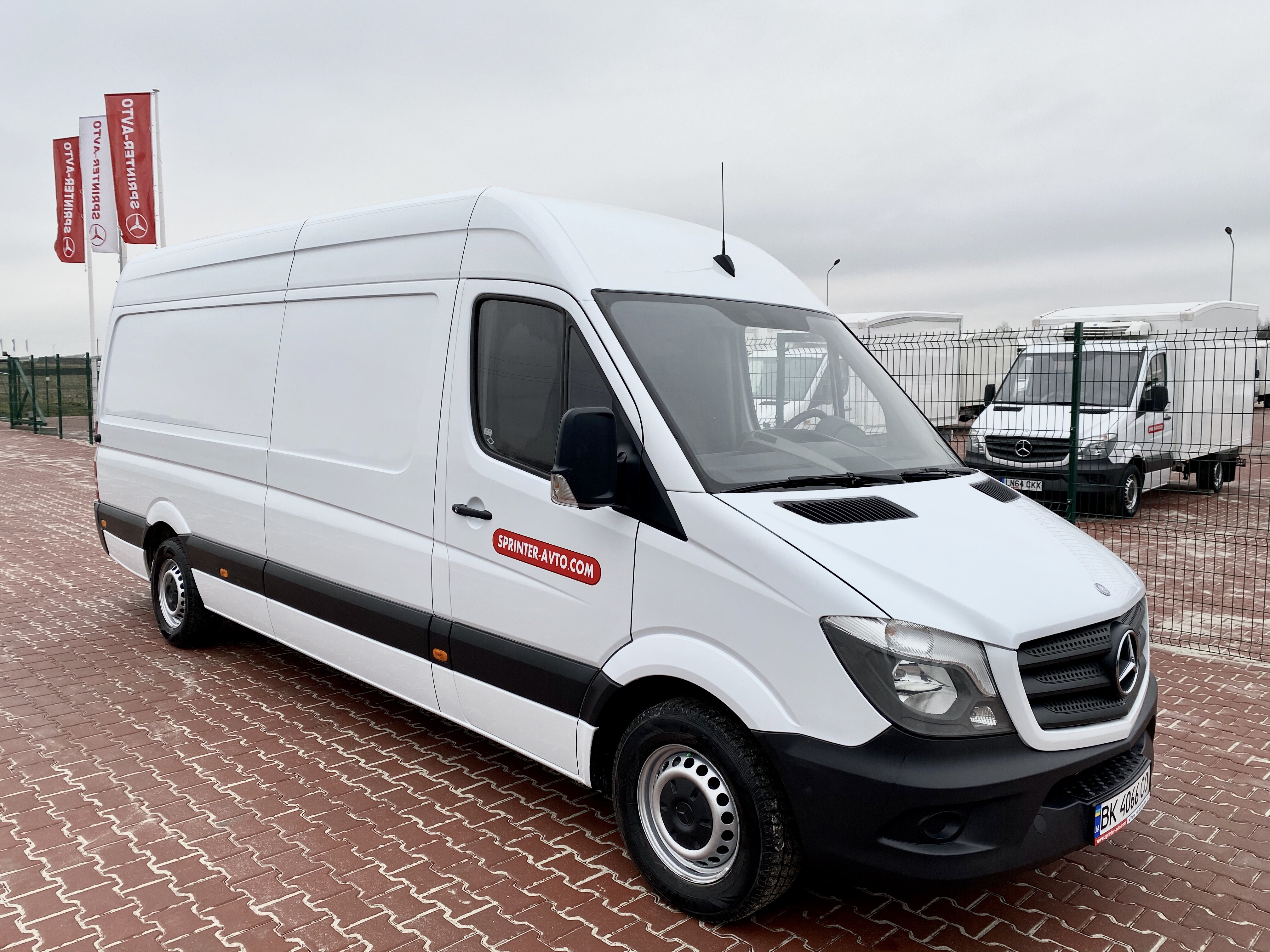 Цільнометалевий фургон Mercedes Sprinter 313